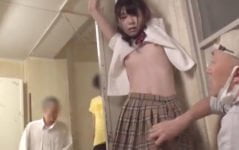 有坂深雪潮吹きSEX! 制服ＪＫが学校の廊下で用務員のおっさんに襲われまくり