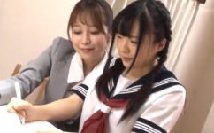 篠田ゆう潮吹きSEX!　純粋セーラー服ＪＫを堕としまくりレズプレイ美人家庭教師！