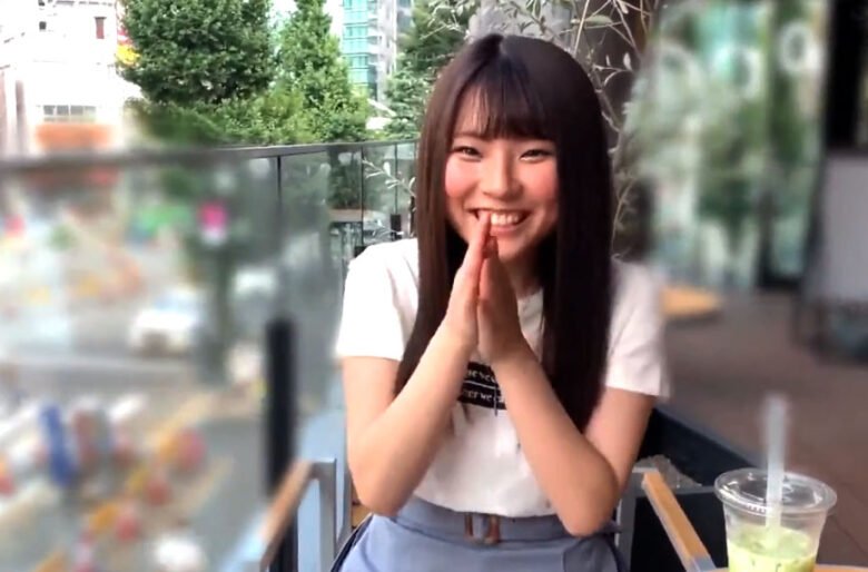 素人少女潮吹きSEX!　初々しい笑顔がたまらない素人少女コスプレをさせて悶絶アクメプレイ！