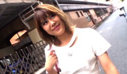 素人ギャル美女潮吹きSEX! 軽めなノリがたまらないギャルがデカ乳を揺らしながら手マンで逝きまくり！