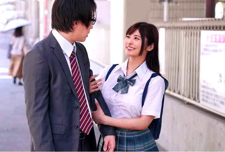 似鳥日菜 立ち手マンデカ乳をプルンプルン鬼揺らし大量潮吹きSEX!!性に興味津々な天然巨乳制服JK♡